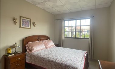 Venta: Hermosa y espaciosa casa con dos lotes en Penonomé