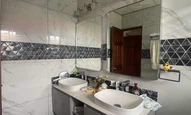 Venta: Hermosa y espaciosa casa con dos lotes en Penonomé
