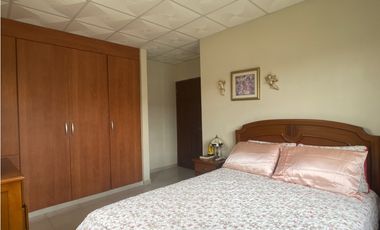 Venta: Hermosa y espaciosa casa con dos lotes en Penonomé
