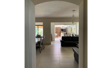 VENTA CASA EN VERSALLES REMODELADA Y FULL AMOBLADA I COSTA SUR