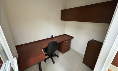 OBARRIO / OFICINA AMOBLADA / PH OMEGA / 234M2 / 5 PARKIN