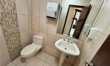 OBARRIO / OFICINA AMOBLADA / PH OMEGA / 234M2 / 5 PARKIN