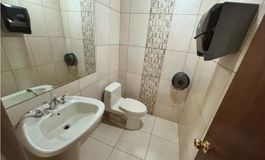 OBARRIO / OFICINA AMOBLADA / PH OMEGA / 234M2 / 5 PARKIN
