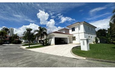 SANTA MARIA / FAIRWAY ESTATE / CASA DE LUJO AMOBLADA 800M2