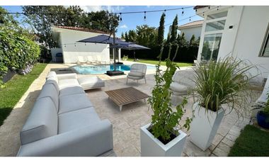 SANTA MARIA / FAIRWAY ESTATE / CASA DE LUJO AMOBLADA 800M2