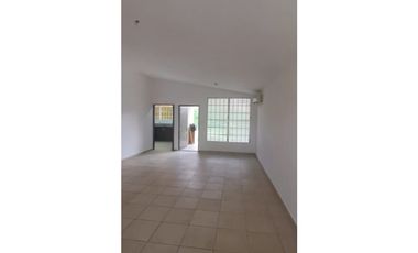 VENTA DE LINDA CASA DE ESQUINA EN BRISAS DEL GOLF 3 RECAMARAS 3 BAÑOS