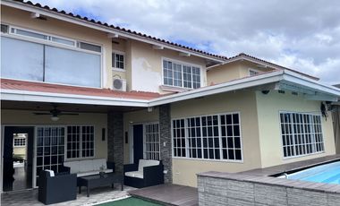 Venta de casa en Villa Lucre, Ph Altos de San Rafael