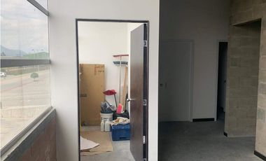 Bodega 2.500 M2 Arrienda o Vende Zona Franca