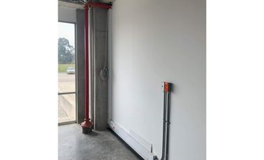 Bodega 2.500 M2 Arrienda o Vende Zona Franca