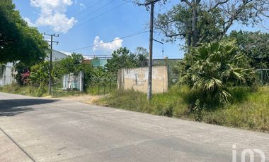 Terreno con Oficina Comercial en Renta en Coatepec; Veracruz.