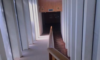 CASA EN RENTA EN MITRAS SUR PARA ESCUELA, ASILO, NOTARIA, CENTRO MEDICO!!