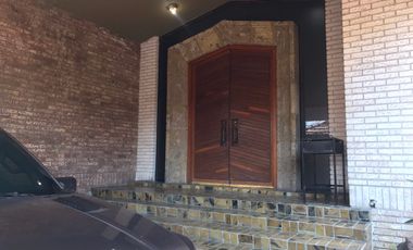 CASA EN RENTA EN MITRAS SUR PARA ESCUELA, ASILO, NOTARIA, CENTRO MEDICO!!