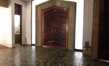 CASA EN RENTA EN MITRAS SUR PARA ESCUELA, ASILO, NOTARIA, CENTRO MEDICO!!