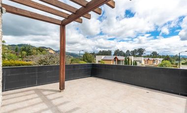 LUJOSA CASA AMPLIOS ESPACIOS  SOPO