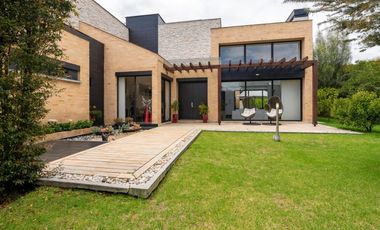 LUJOSA CASA AMPLIOS ESPACIOS  SOPO