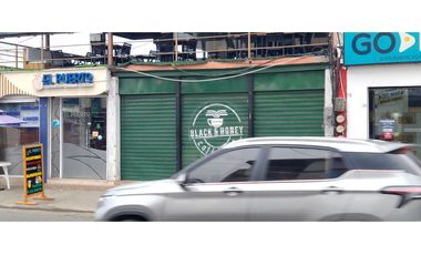Se renta local comercial en Manta 2000