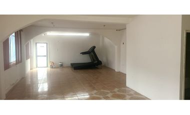 En renta local comercial sector Manta 2000