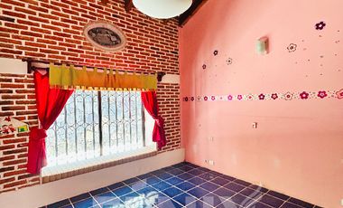 Hermosa Casa en Venta en Briones: Estilo Colonial