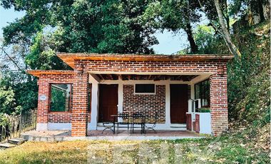 Hermosa Casa en Venta en Briones: Estilo Colonial