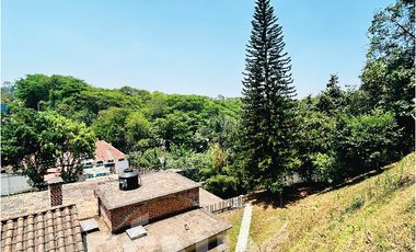 Hermosa Casa en Venta en Briones: Estilo Colonial