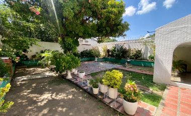 SE VENDE AMPLIA CASA EN EL BARRIO EL JARDIN, SANTA MARTA