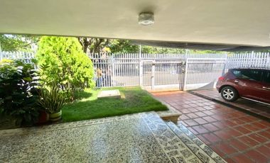 SE VENDE AMPLIA CASA EN EL BARRIO EL JARDIN, SANTA MARTA