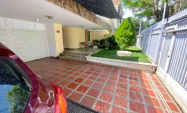 SE VENDE AMPLIA CASA EN EL BARRIO EL JARDIN, SANTA MARTA