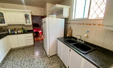 SE VENDE AMPLIA CASA EN EL BARRIO EL JARDIN, SANTA MARTA