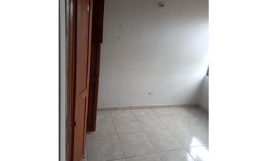 Rento casa en conjunto cerrado en chia de dos niveles.