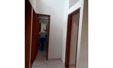 Rento casa en conjunto cerrado en chia de dos niveles.