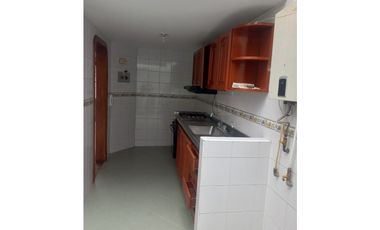 Rento casa en conjunto cerrado en chia de dos niveles.