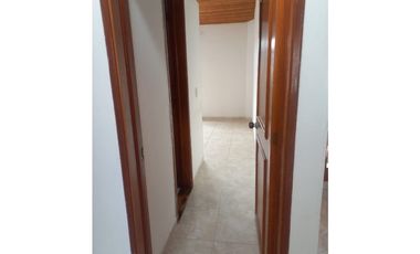 Rento casa en conjunto cerrado en chia de dos niveles.