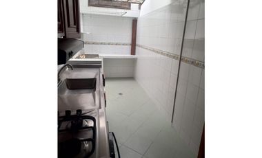 Rento casa en conjunto cerrado en chia de dos niveles.