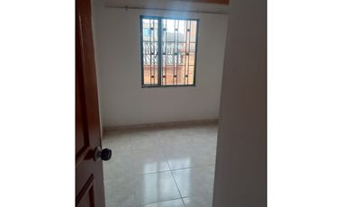 Rento casa en conjunto cerrado en chia de dos niveles.