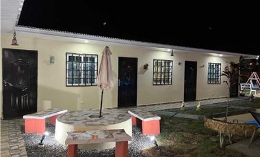 ALQUILER VACACIONAL, CASA EN NUEVA GORGONA, CON PISCINA Y AMOBLADA.