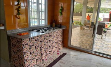 ALQUILER VACACIONAL, CASA EN NUEVA GORGONA, CON PISCINA Y AMOBLADA.