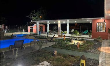 ALQUILER VACACIONAL, CASA EN NUEVA GORGONA, CON PISCINA Y AMOBLADA.
