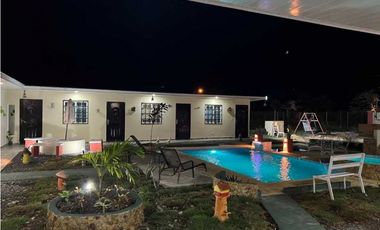 ALQUILER VACACIONAL, CASA EN NUEVA GORGONA, CON PISCINA Y AMOBLADA.