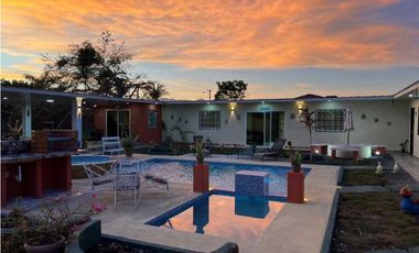 ALQUILER VACACIONAL, CASA EN NUEVA GORGONA, CON PISCINA Y AMOBLADA.