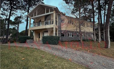 CASA EN VENTA - GOLF DE PINAMAR - VISTA AL NUEVO GOLF