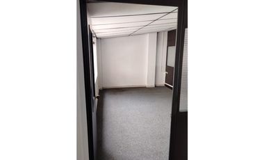 OFICINA CON BODEGA EN ARRIENDO, SECTOR CORFERIAS