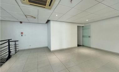 Se vende local comercial / oficina de atención al público