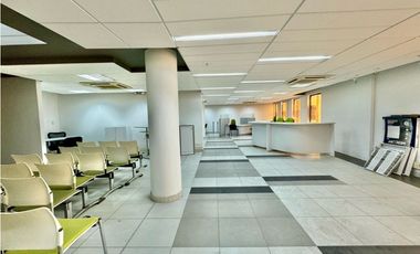 Se vende local comercial / oficina de atención al público