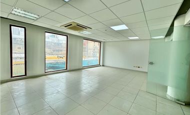 Se vende local comercial / oficina de atención al público