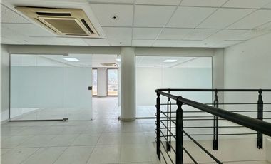 Se vende local comercial / oficina de atención al público