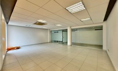 Se vende local comercial / oficina de atención al público
