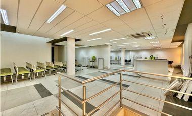 Se vende local comercial / oficina de atención al público