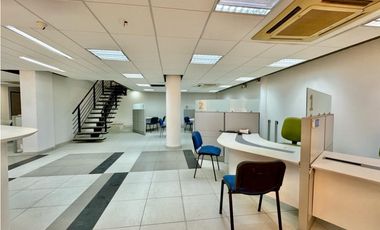 Se vende local comercial / oficina de atención al público