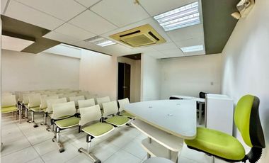 Se vende local comercial / oficina de atención al público