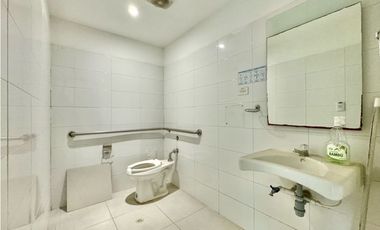 Se vende local comercial / oficina de atención al público